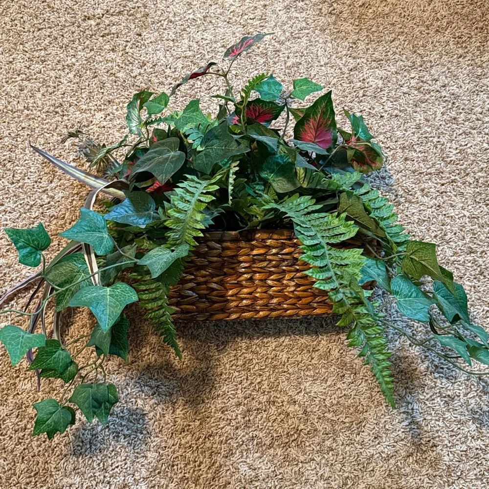 😎Lush Green and Pink Artificial Plant Arrangement in Wicker basket🪷